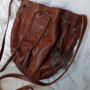 Leather crossbody bucket bag